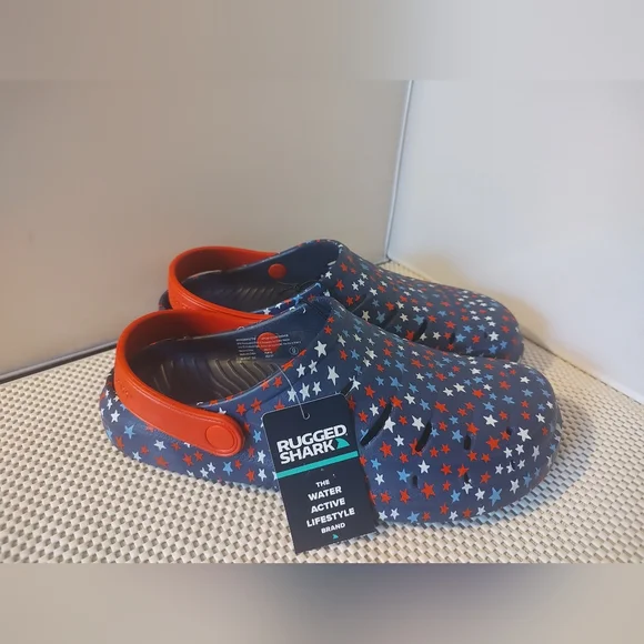 Rugged Shark Men's Size 9 Holiday Family EVA Navy Clog NWT - Picture 1 of 5